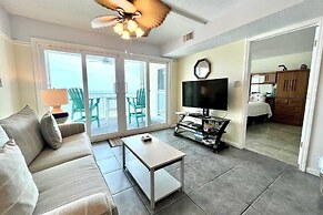 Castaways 9c 2 Bedroom Condo by RedAwning