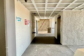 Castaways 9c 2 Bedroom Condo by RedAwning