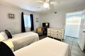 Castaways 9c 2 Bedroom Condo by RedAwning