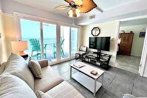 Castaways 9c 2 Bedroom Condo by RedAwning