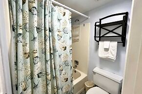 Castaways 9c 2 Bedroom Condo by RedAwning