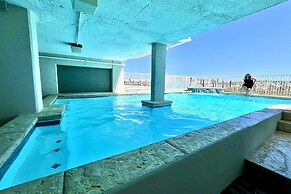 Castaways 9c 2 Bedroom Condo by RedAwning