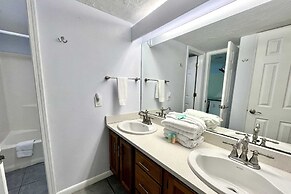 Castaways 9c 2 Bedroom Condo by RedAwning