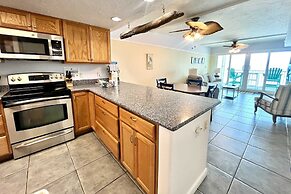 Castaways 9c 2 Bedroom Condo by RedAwning