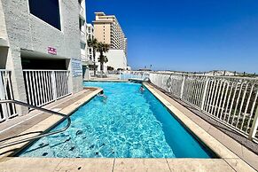 Castaways 9c 2 Bedroom Condo by RedAwning