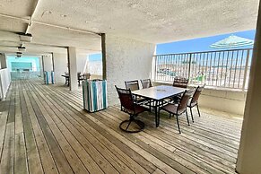Castaways 9c 2 Bedroom Condo by RedAwning