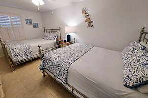 Phoenix Vii-503 3 Bedroom Condo by Redawning