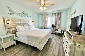 Tropical Winds 304 3 Bedroom Condo by RedAwning