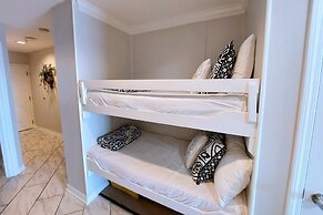 Royal Palms 1306 1 Bedroom Condo by RedAwning