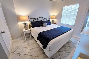 Royal Palms 1306 1 Bedroom Condo by RedAwning