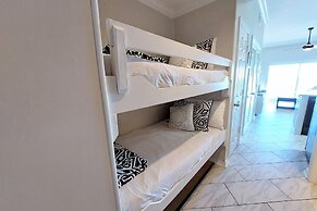 Royal Palms 1306 1 Bedroom Condo by RedAwning