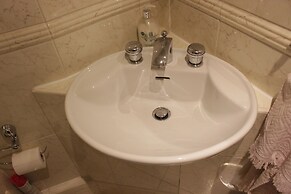 Tower Hill Studio Appartment