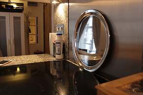 Tower Hill Studio Appartment