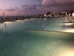 Damour Country Club