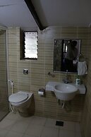 Shangri La Jungle Resort