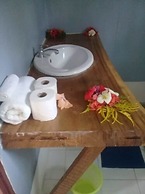 Safe Landing Eco Lodge