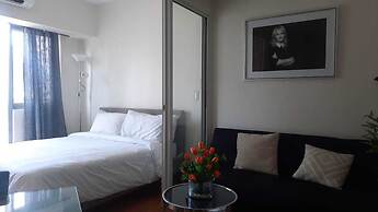 Oasis Regency at Acqua Livingstone near Rockwell