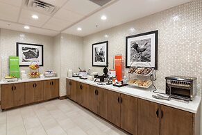 Hampton Inn & Suites Dallas East
