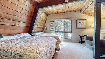 Bigwood 62 Quiet and Cozy in Forest Setting, with Garage Parking by Re