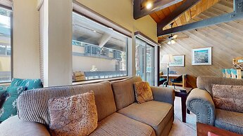 Bigwood 62 Quiet and Cozy in Forest Setting, with Garage Parking by Re