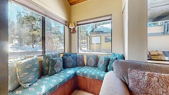 Bigwood 62 Quiet and Cozy in Forest Setting, with Garage Parking by Re