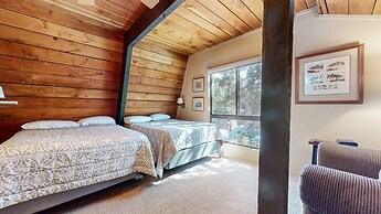 Bigwood 62 Quiet and Cozy in Forest Setting, with Garage Parking by Re