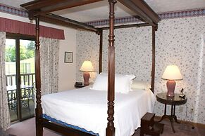 Holly #3 - 1 Bedroom Condo