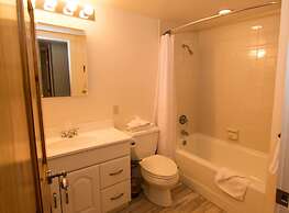 House Steps to Gondola and Vail Village by RedAwning