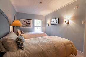 House Steps to Gondola and Vail Village by RedAwning