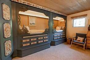 House Steps to Gondola and Vail Village by RedAwning