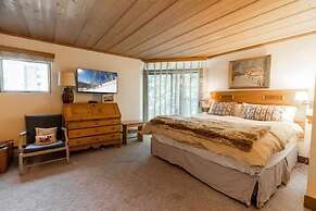 House Steps to Gondola and Vail Village by RedAwning