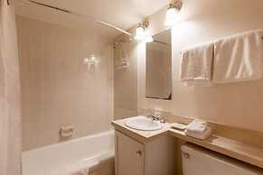 House Steps to Gondola and Vail Village by RedAwning