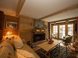 House Steps to Gondola and Vail Village by RedAwning