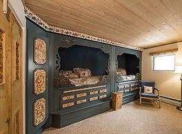 House Steps to Gondola and Vail Village by RedAwning