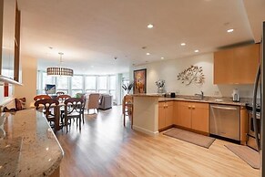 Ski In Ski Out condo with Access to Vail Mountain by RedAwning