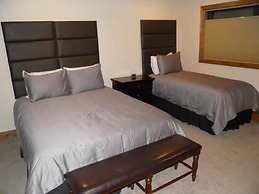 Spacious Condo with Outdoor Heated Pool and Hot Tubs by RedAwning
