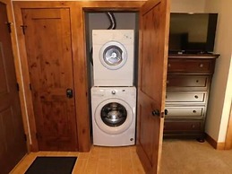 Spacious Condo with Outdoor Heated Pool and Hot Tubs by RedAwning