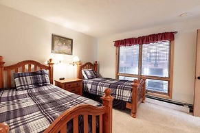 Sizeable Condo Free WiFi & Uncovered Parking by RedAwning