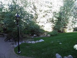 Condo 100 Yards to Gondola One by RedAwning