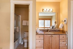 Condo with Pool & Hot Tubs, Free Shuttle by RedAwning