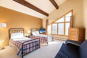 Condo with Pool & Hot Tubs, Free Shuttle by RedAwning