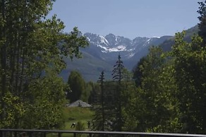 Condo with Vaulted Ceiling & Spectacular Mountain Views by RedAwning