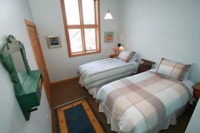 Condo with Vaulted Ceiling & Spectacular Mountain Views by RedAwning