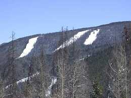 Condo with Vaulted Ceiling & Spectacular Mountain Views by RedAwning