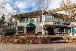 Condo with Vaulted Ceiling & Spectacular Mountain Views by RedAwning