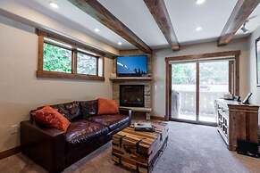 Villa Cortina 130 Condo Short Walk to Vail Village by RedAwning