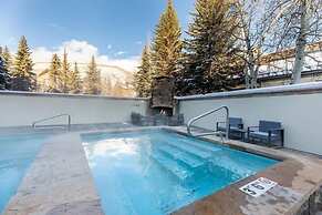 Villa Cortina 130 Condo Short Walk to Vail Village by RedAwning