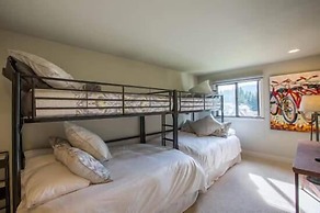 Condo Near Vail Village & Gondola with Free Parking & WiFi by RedAwnin
