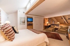 Vail Village Condo with Free Ski & Board Storage by RedAwning