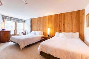 Northwoods Condo Private Ski-In Ski-Out Access to Vail Mountain by Red